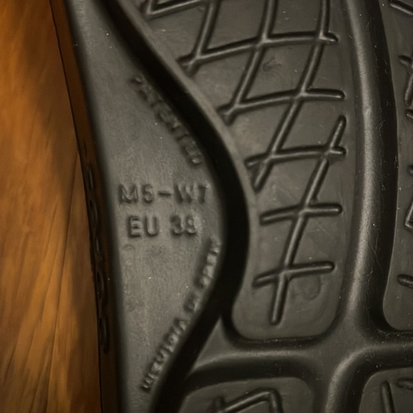 Oofos Slides - Picture 5 of 5